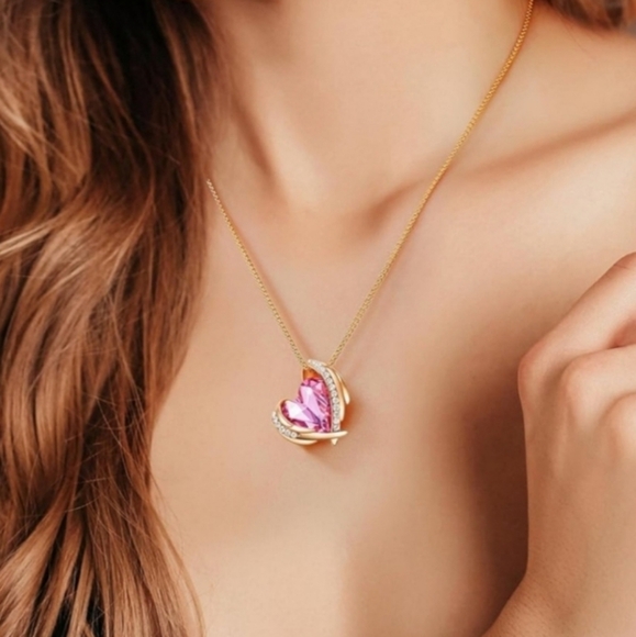 NWOT Heart Pendant Necklace - Picture 1 of 8